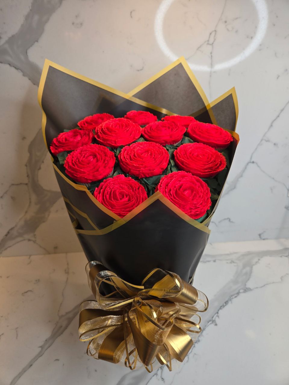 IMG_20250212_185926_643.jpg Bouquet De 12 Cupcakes Personnalisé En Vase Haut - Image 1